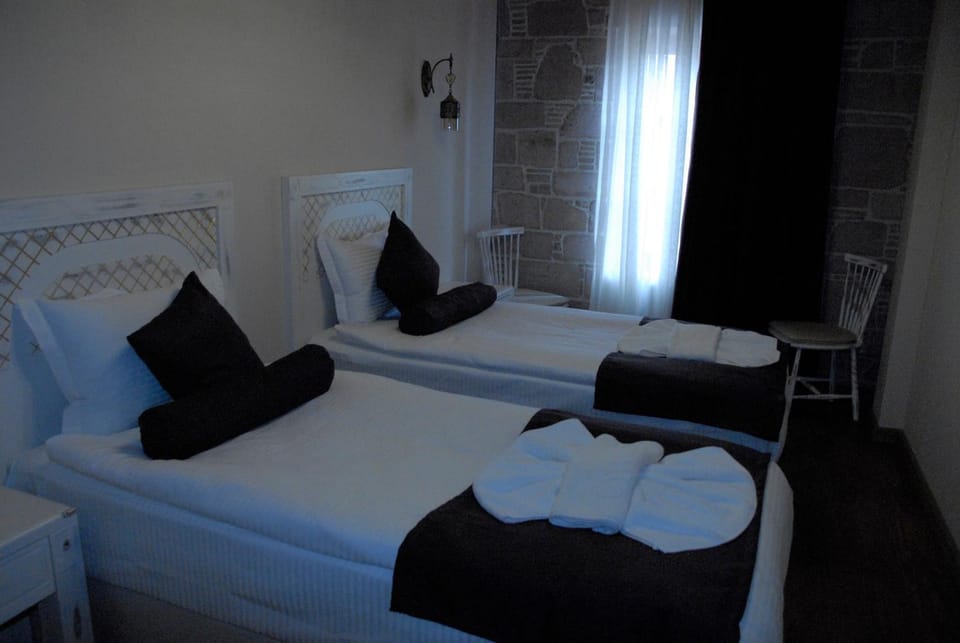 Bed, Photo of the whole room, towels
