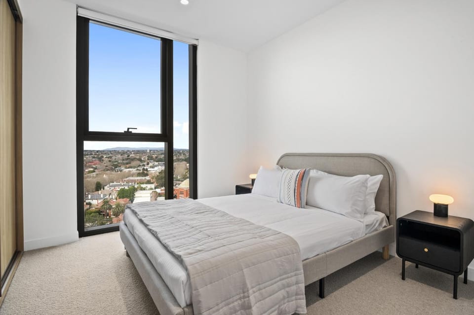 Balcony 3-Bed Apartment Near Albert Park Apartment in Saint Kilda
