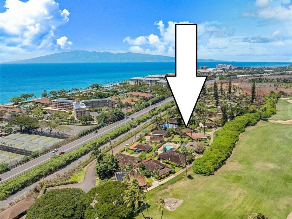 SUMMER SALE! Remodeled Hawaiian Cottage Near Beach w Pool - International Colony Club 37 House in Kaanapali