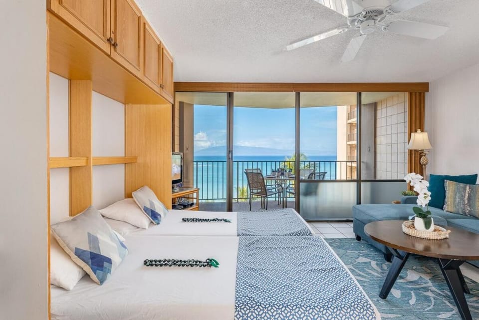 BeachFront 1BR w Sunset Ocean Views Pool -Valley Isle 902 House in Napili-Honokowai