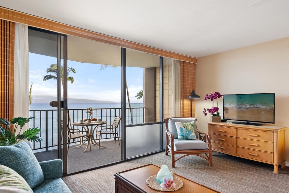Studio Retreat, Enjoy Panoramic Lanai Views Near Beaches-Valley Isle 507 House in Napili-Honokowai