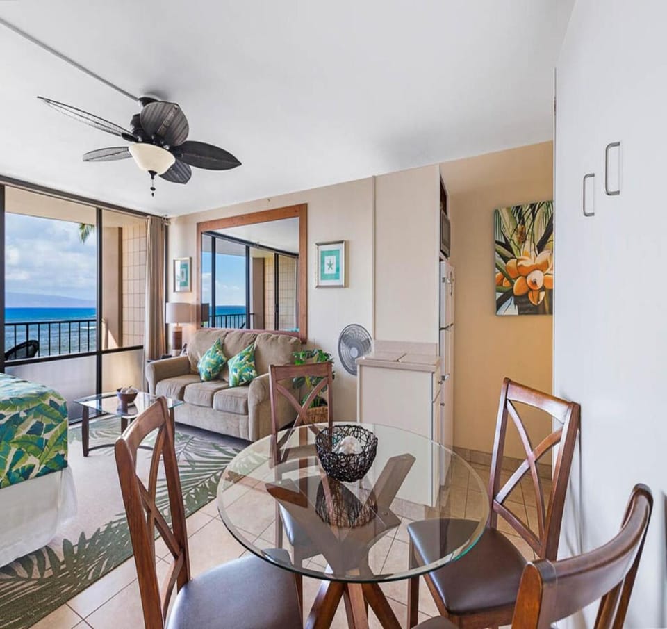 Direct BeachFront Studio w Pool-Valley Isle 407 House in Napili-Honokowai