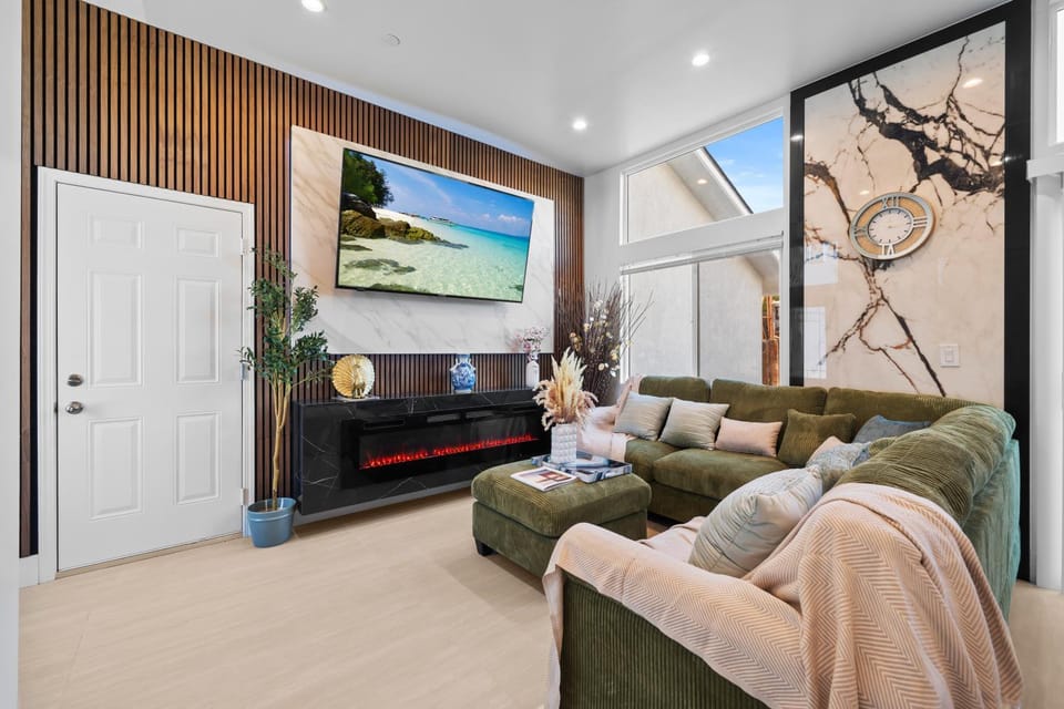Entire Private House with Garage, Gated Yard, King Bed House,3 Bedrooms 3 Bathrooms, Available Now House in El Cajon
