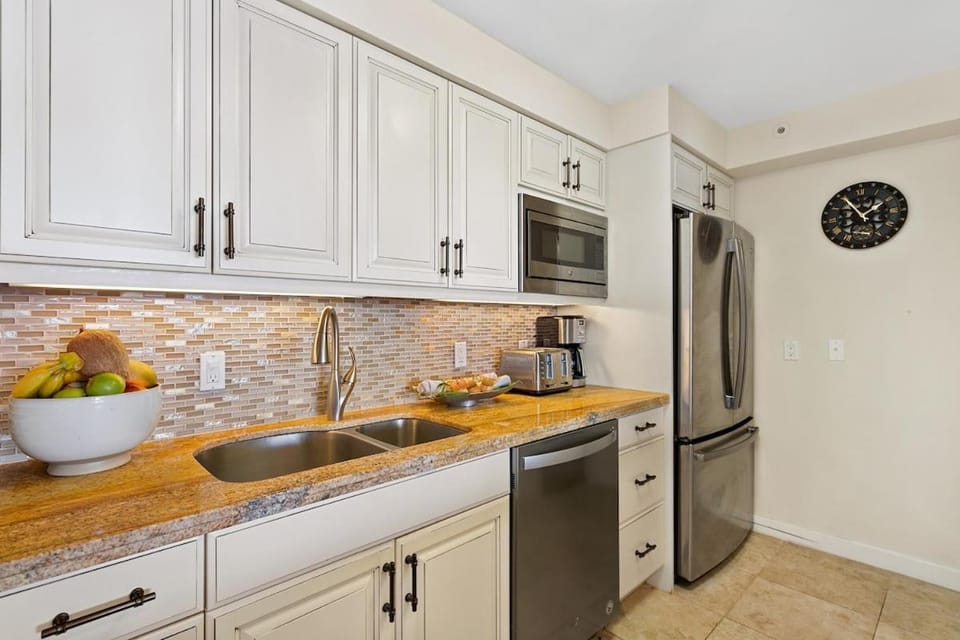 Remodeled Maui OceanFront 2BD w Ocean Views Valley Isle 208 House in Napili-Honokowai