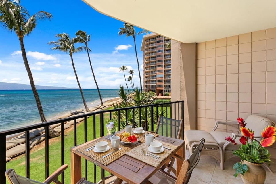 Remodeled Maui OceanFront 2BD w Ocean Views Valley Isle 208 House in Napili-Honokowai