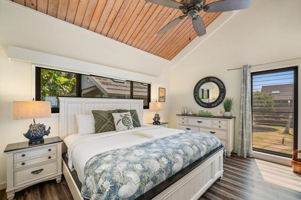 Remodeled 2BD Oceanfront Condo w Stunning Sunset Views - Kahana Village 20 House in Napili-Honokowai