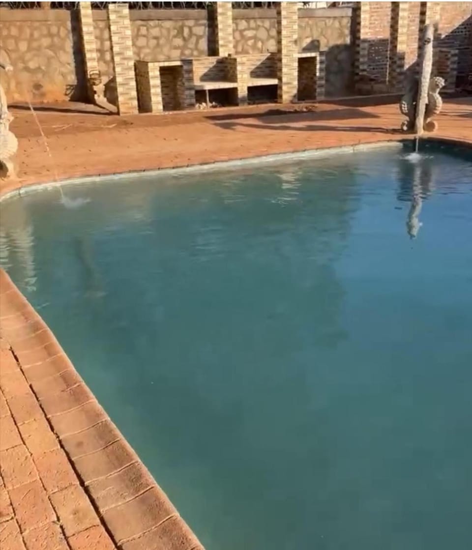 Day, Swimming pool