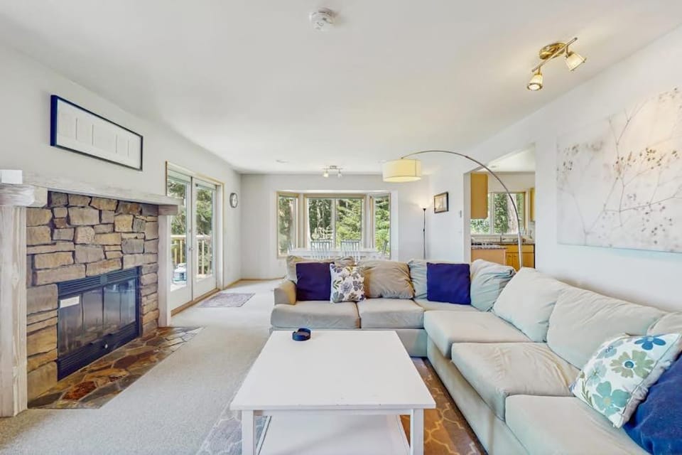 Stunning Waterfront Home on Lopez Island with Private Beach Access and Fire Pit House in Lopez Island