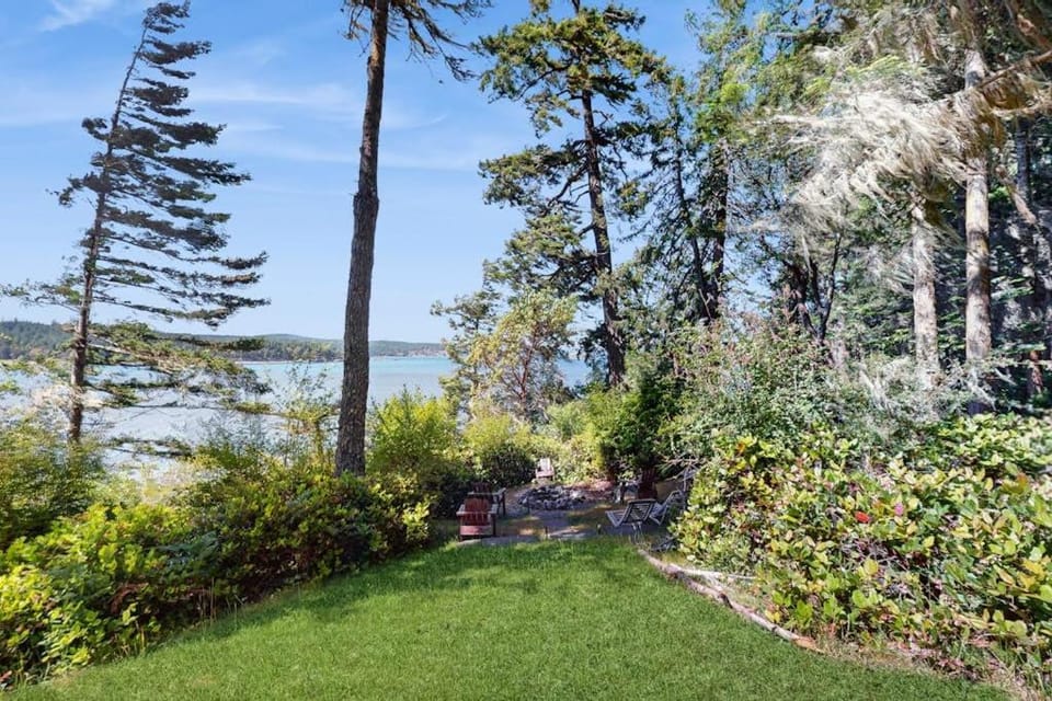 Stunning Waterfront Home on Lopez Island with Private Beach Access and Fire Pit House in Lopez Island