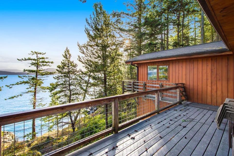 Rustic Waterfront Cabin in Eastsound with Private Beach Access and Ocean Views Cabin in Washington