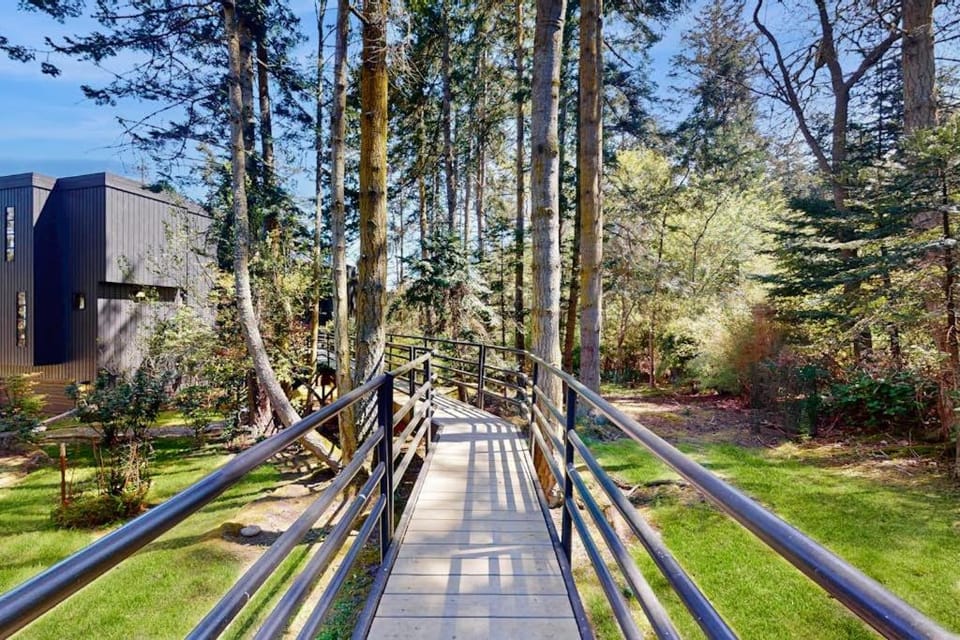Waterview Retreat in Coupeville with Stunning Mt Baker and Saratoga Passage Views House in Whidbey Island