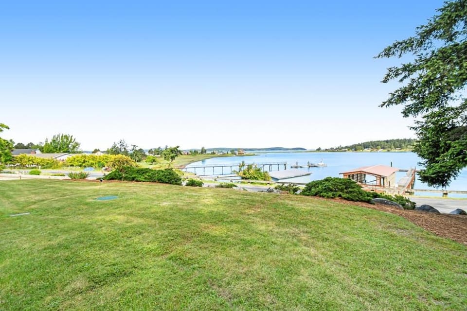 Historic Bayfront Home with Amazing Views Fireplaces & Large yard Dog Friendly House in Lopez Island