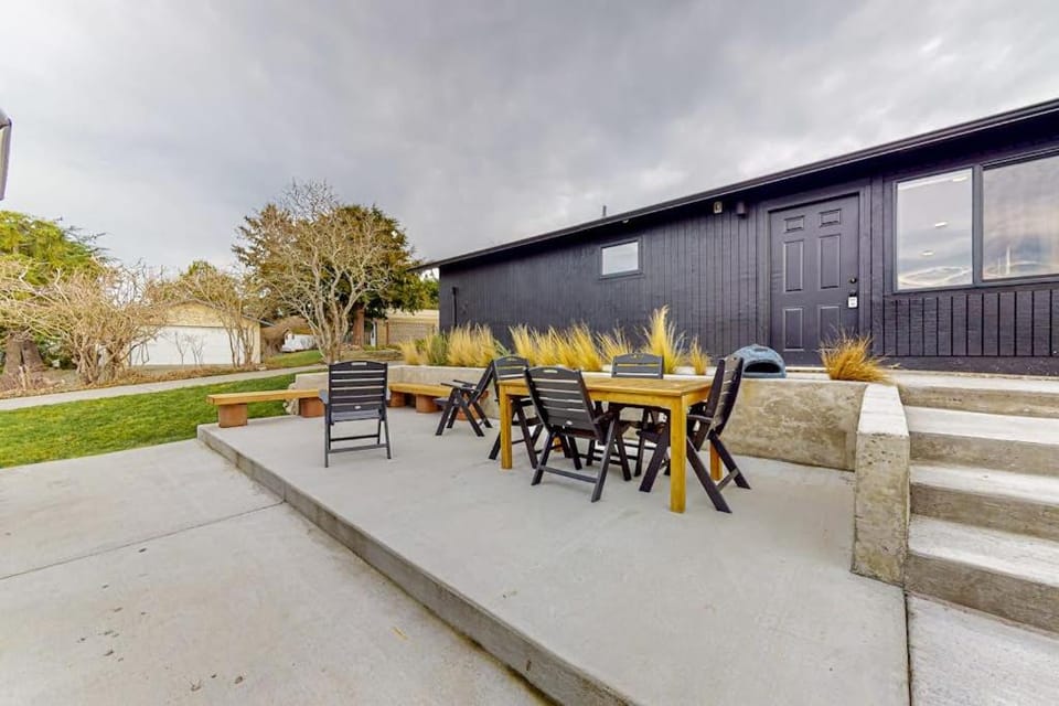 Relaxing Pet Friendly House with Hot Tub and Stunning Sea Views House in Greenbank