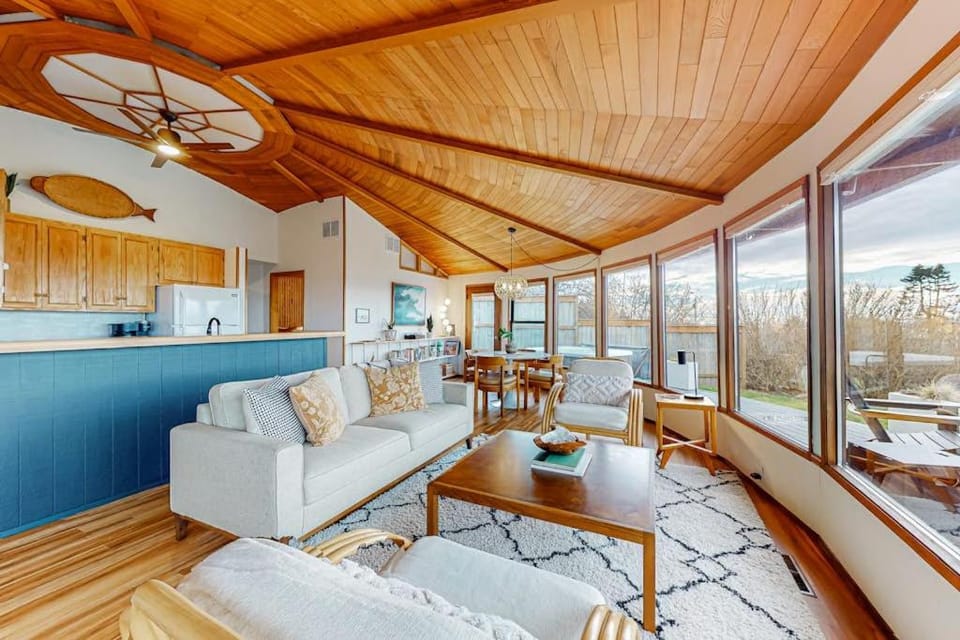 Relaxing Pet Friendly House with Hot Tub and Stunning Sea Views House in Greenbank