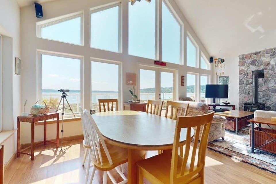Eastside Beachside Entire Home House in Greenbank