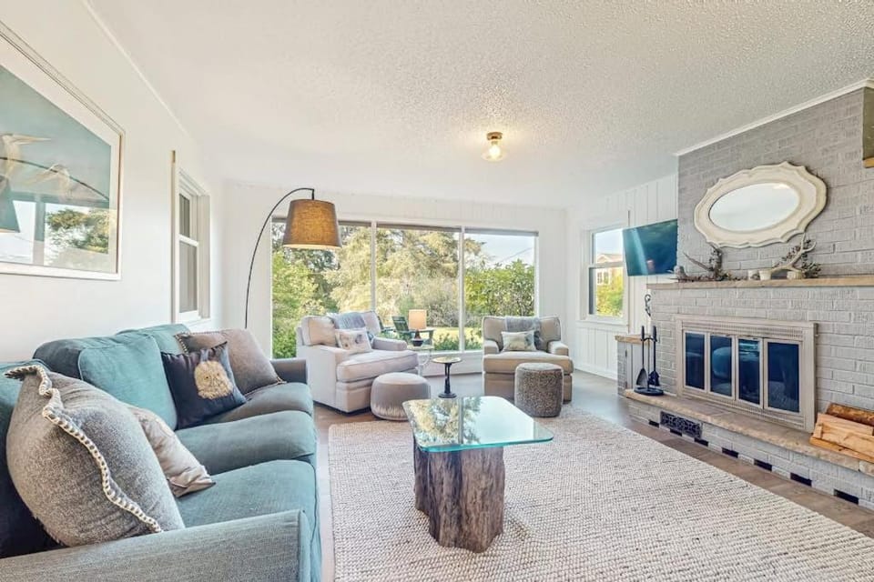 Pet Friendly Home near Robinson Beach with Expansive Garden and Ocean Views House in Freeland
