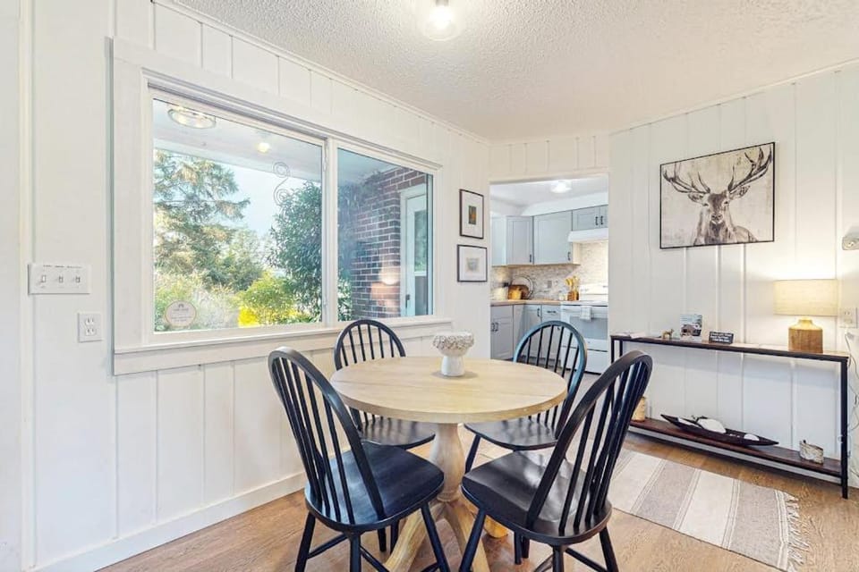 Pet Friendly Home near Robinson Beach with Expansive Garden and Ocean Views House in Freeland