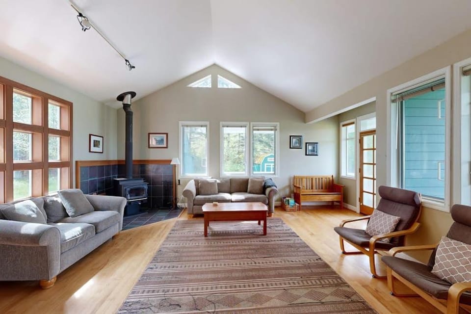 Spacious Modern House with Stunning Bay Views - Lopez Village and Marina House in Lopez Island