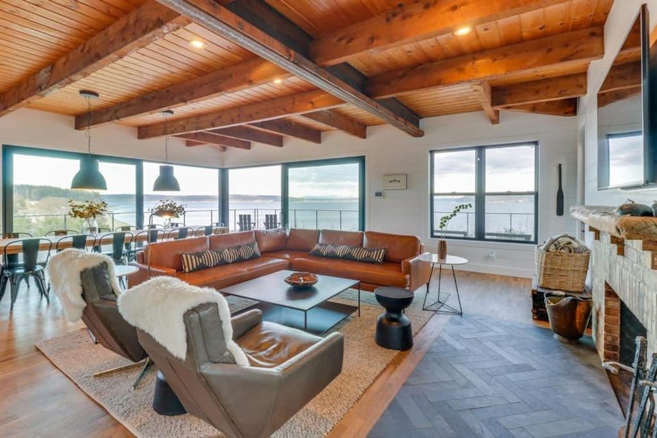 Whidbey Island Modern Farmhouse House in Greenbank