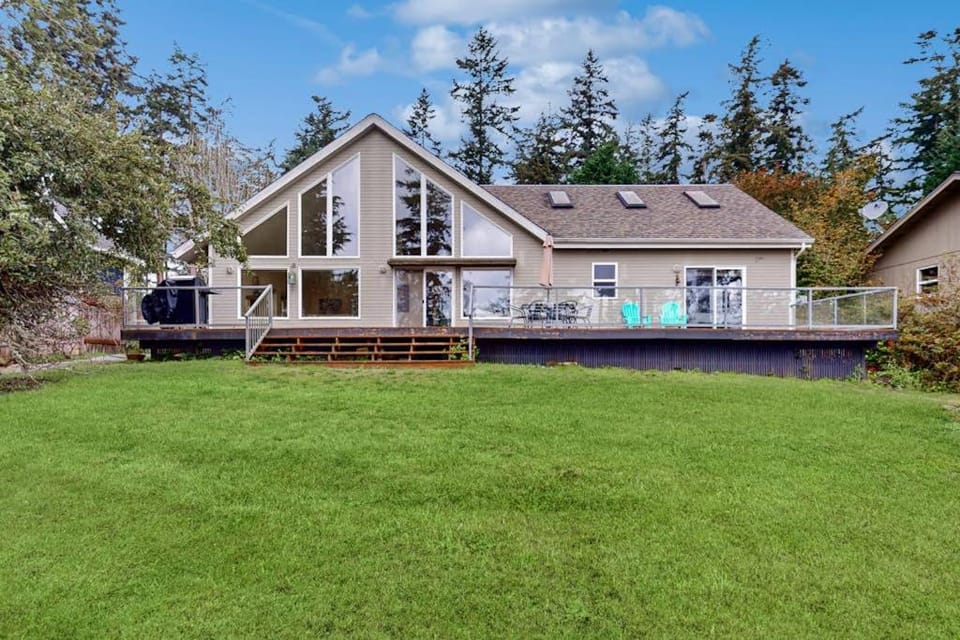 Stunning Saratoga Passage Waterfront Home with Sunrise Views and Private Deck House in Camano Island