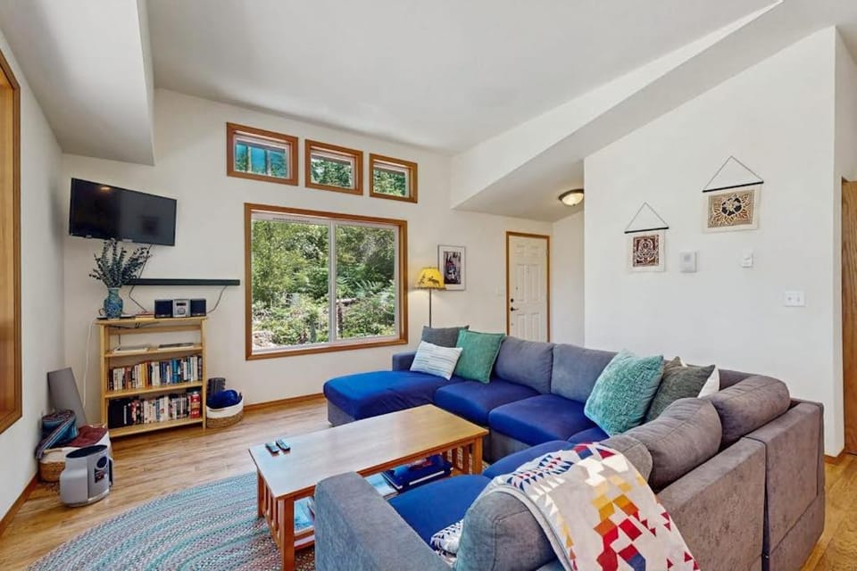 Stunning Lopez Island Waterfront Escape with Mountain Views and Hiking House in Lopez Island