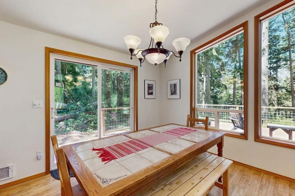 Stunning Lopez Island Waterfront Escape with Mountain Views and Hiking House in Lopez Island