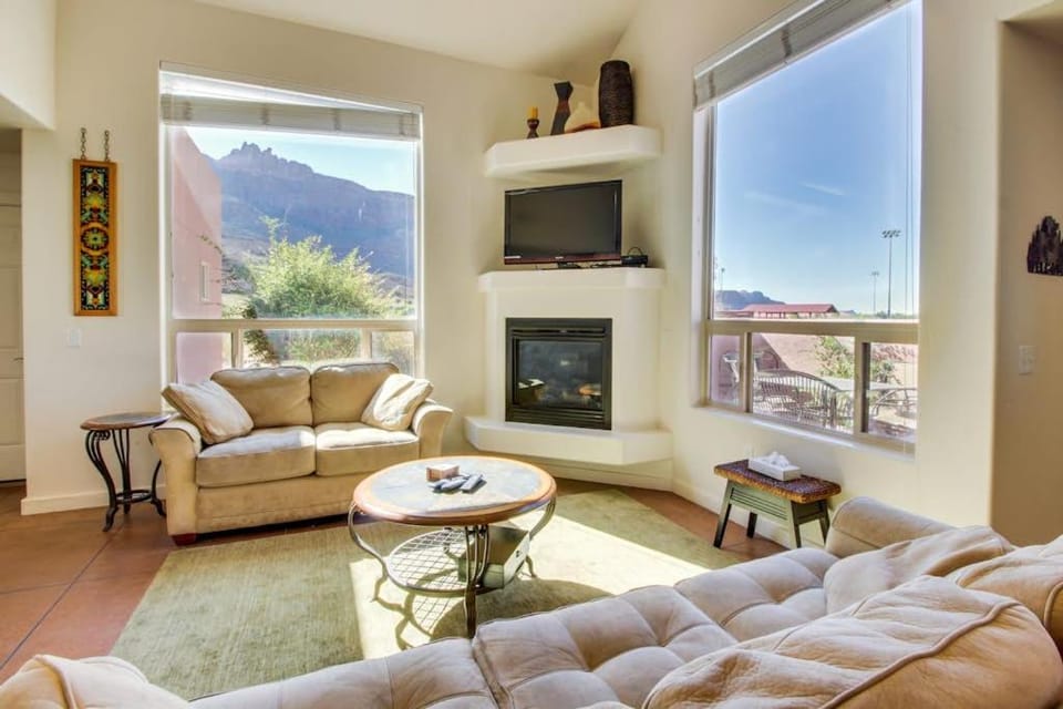 Lovely 3BR Mountainview with Pool Hot Tub Tennis House in Utah