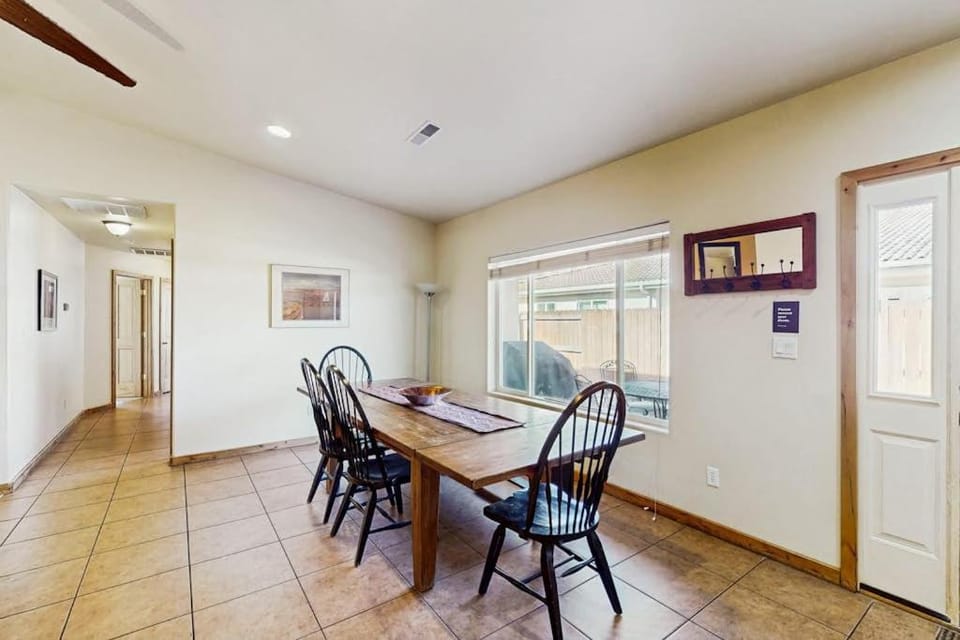 Beautiful 3BR Mountainview Dog Friendly with pool House in Moab