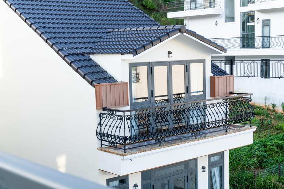 Property building, Day, View (from property/room), Balcony/Terrace