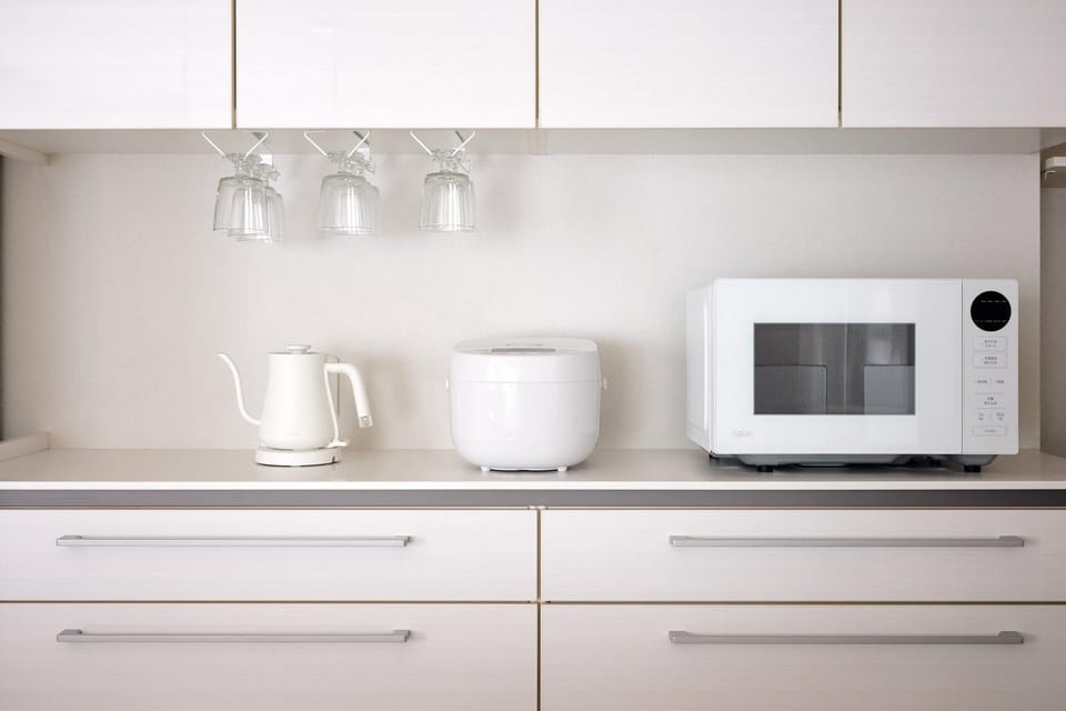 Coffee/tea facilities, microwave