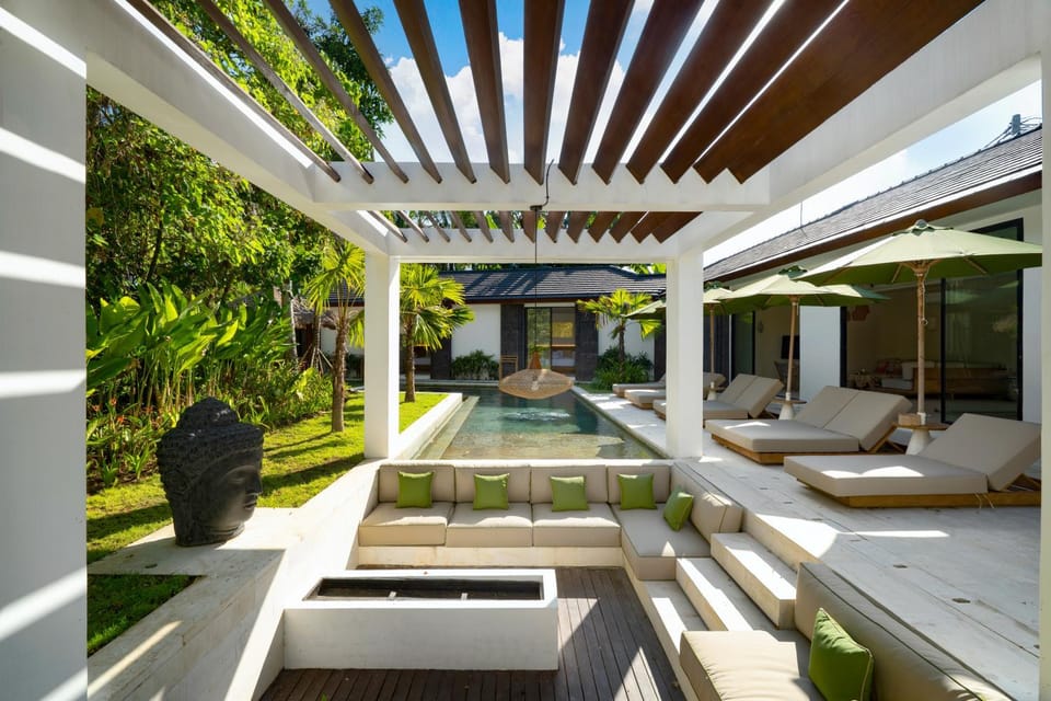 Seating area, Swimming pool, sunbed