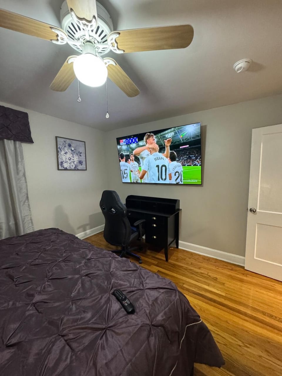 Modern 2BR Retreat 85 TV Ultra Comfy king Beds House in Winston-Salem