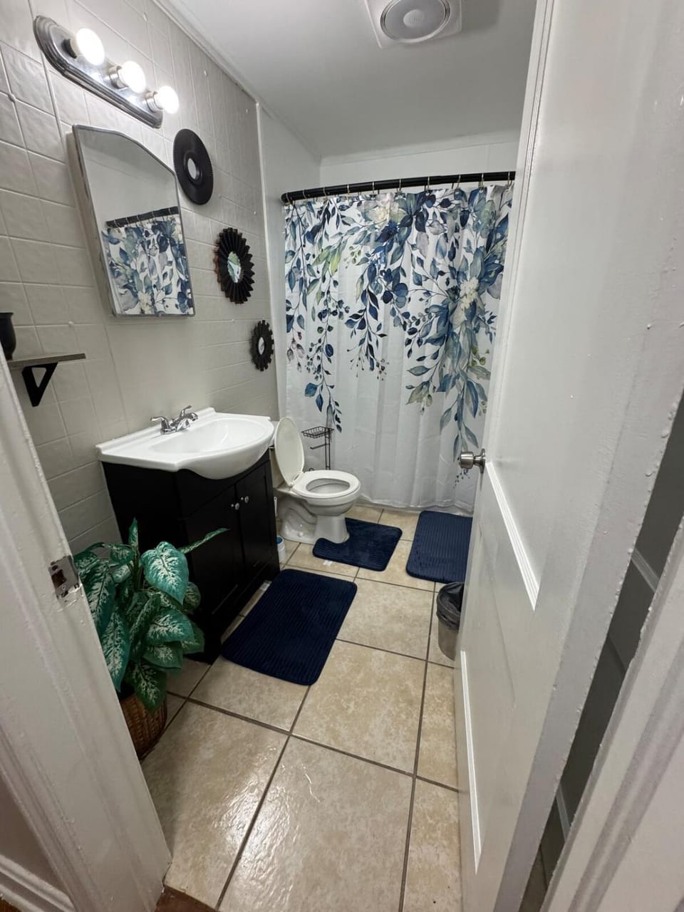 Modern 2BR Retreat 85 TV Ultra Comfy king Beds House in Winston-Salem