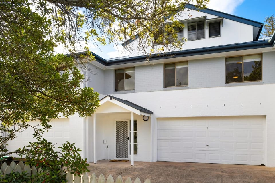 Shirley Lane Retreat - Sleeps 13 - Walk to beach House in Byron Bay