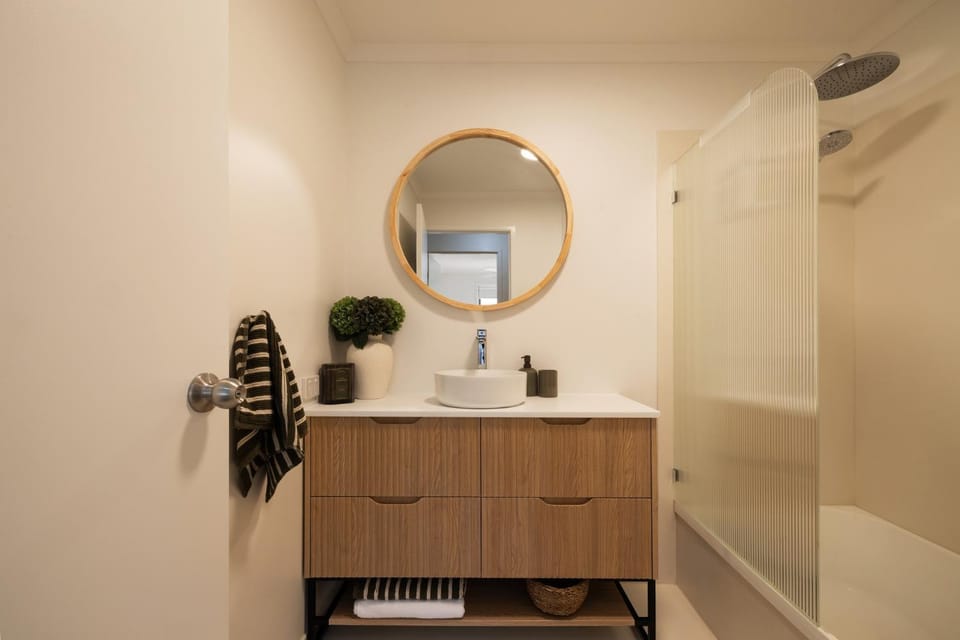 Shirley Lane Retreat - Sleeps 13 - Walk to beach House in Byron Bay