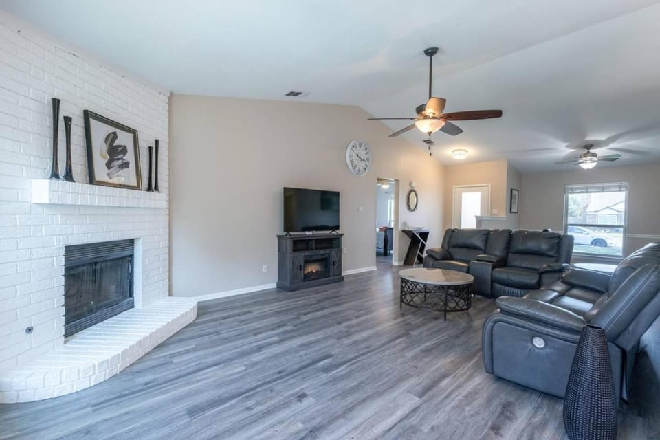Family 3BR Gem with Private Pool & Game Room House in Flower Mound