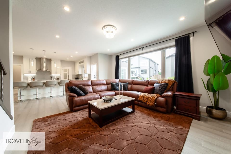Kitchen or kitchenette, Living room, Seating area