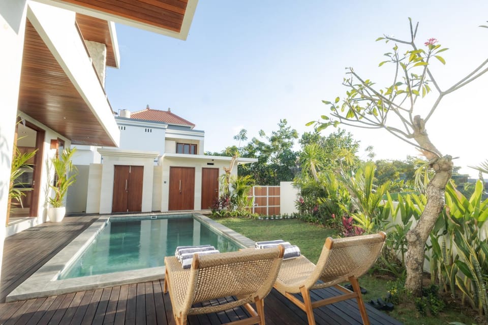 Property building, Day, Garden, Garden view, Pool view, Swimming pool, sunbed