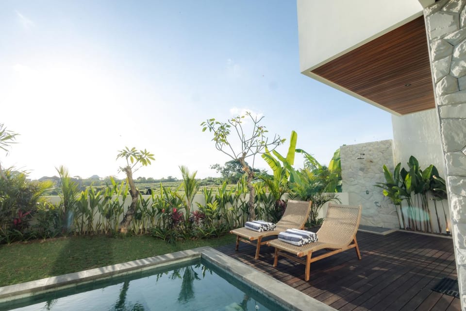 Spring, Day, Natural landscape, Garden, Balcony/Terrace, Garden view, Pool view, Swimming pool, sunbed