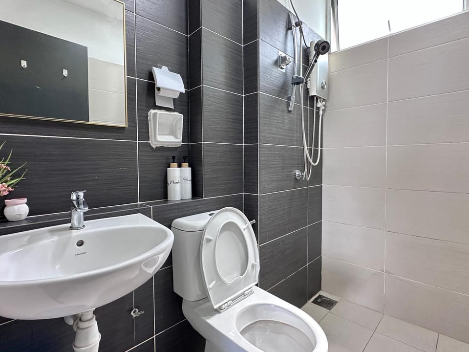 Shower, Toilet, Bathroom