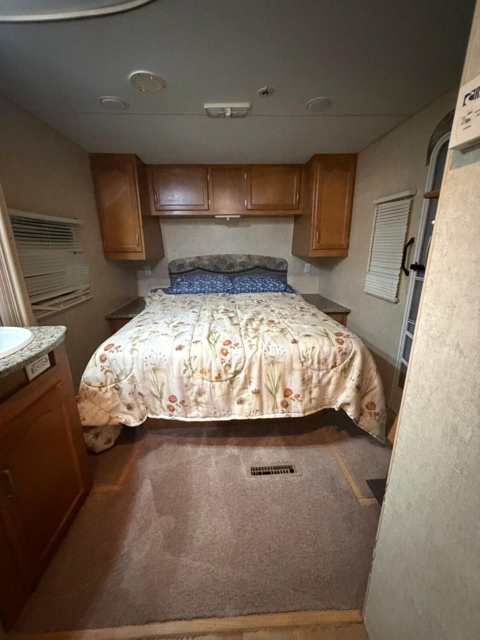 Stargazing RV House in Palmdale