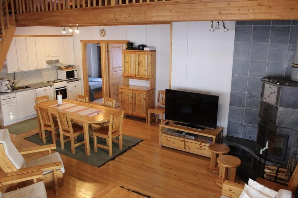 TV and multimedia, Kitchen or kitchenette, Living room, Seating area