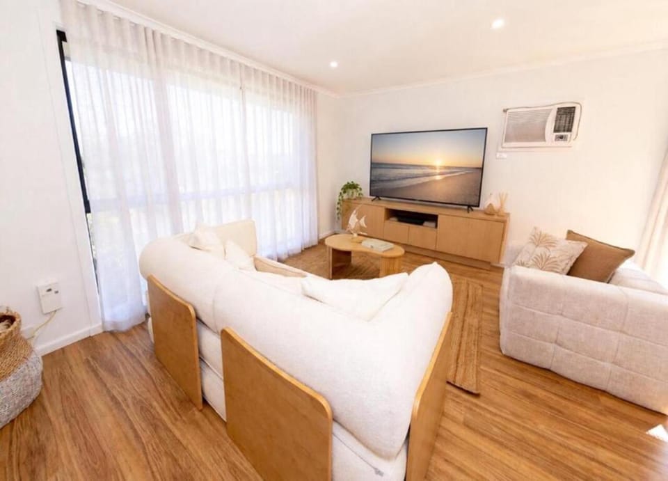 Sunny 4BR Retreat National Park Surf & Beach House in Central Coast