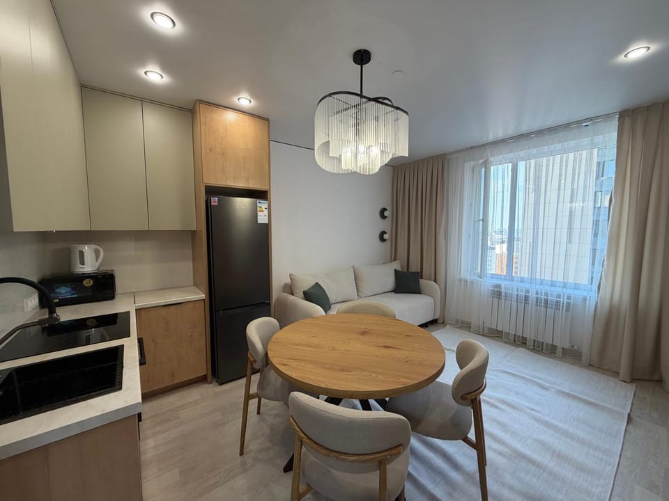Coffee/tea facilities, Kitchen or kitchenette, Living room, Seating area, Dining area, oven, stove