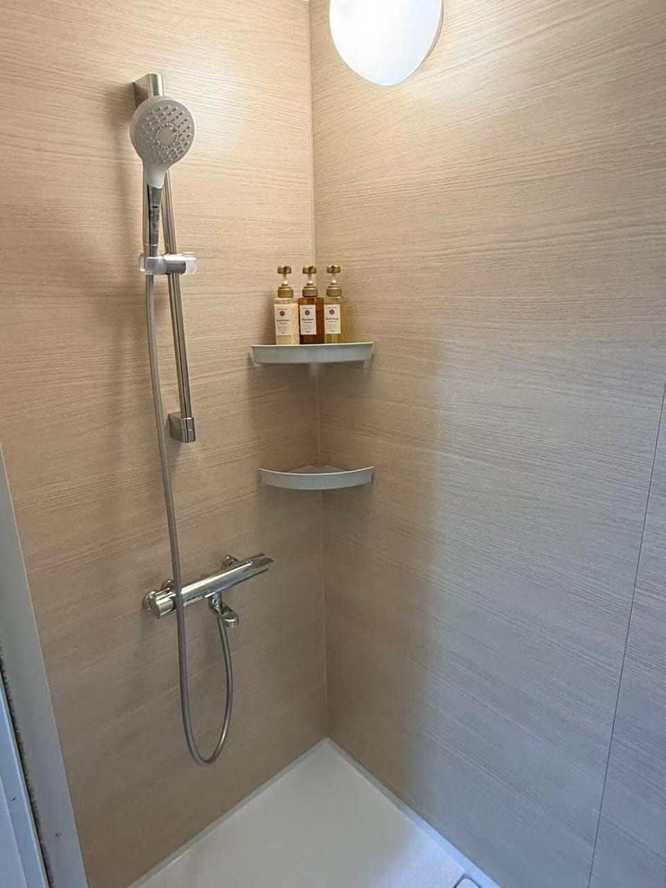 TSUKIMI Japanese-style residence with a warm wooden feel Sleeps 14 comfortably Great access to Namba and Shinsekai Villa in Osaka