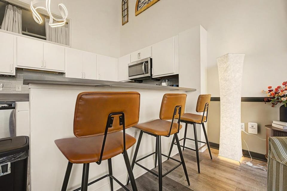 New Stylish Indy Apt -Perfect for Groups -3BR Apartment in Indianapolis