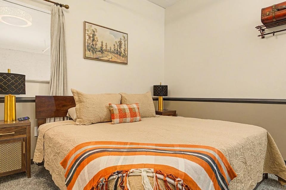 New Stylish Indy Apt -Perfect for Groups -3BR Apartment in Indianapolis