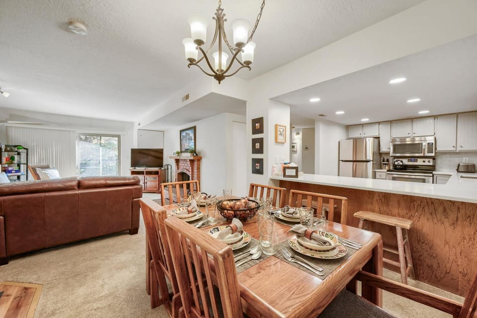 Main Street Walk to Everything and Town Lift 146 condo Apartment in Park City