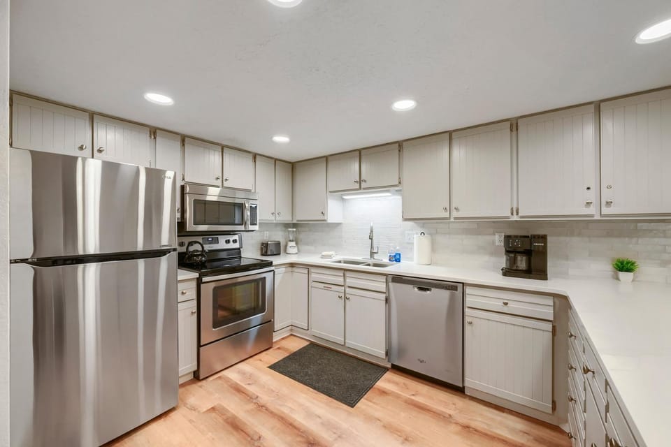 Main Street Walk to Everything and Town Lift 146 condo Apartment in Park City