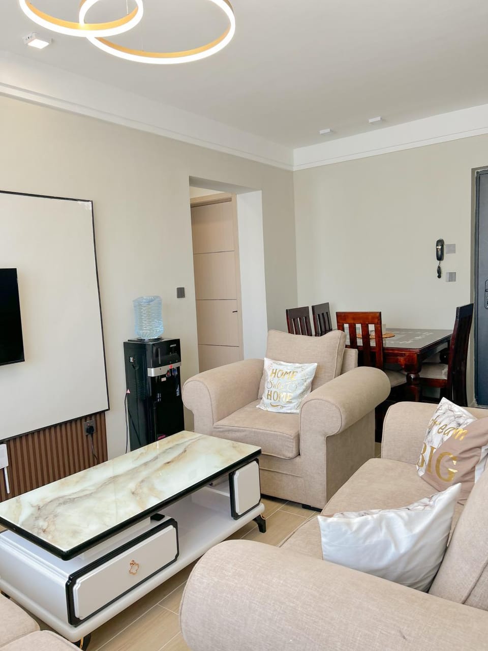 Communal lounge/ TV room, TV and multimedia, Living room, Seating area, Evening entertainment